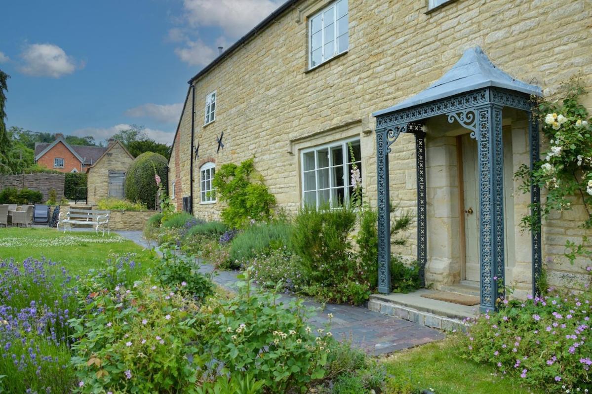 Beautiful Cotswold Farmhouse With Hot Tub แมนเชสเตอร์ ภายนอก รูปภาพ