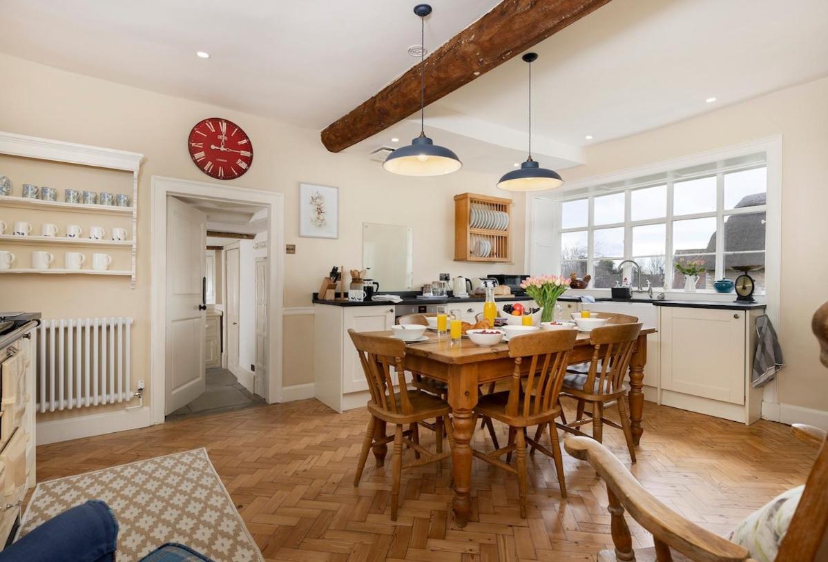 Beautiful Cotswold Farmhouse With Hot Tub แมนเชสเตอร์ ภายนอก รูปภาพ