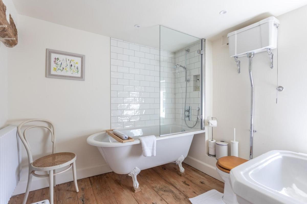 Beautiful Cotswold Farmhouse With Hot Tub แมนเชสเตอร์ ภายนอก รูปภาพ