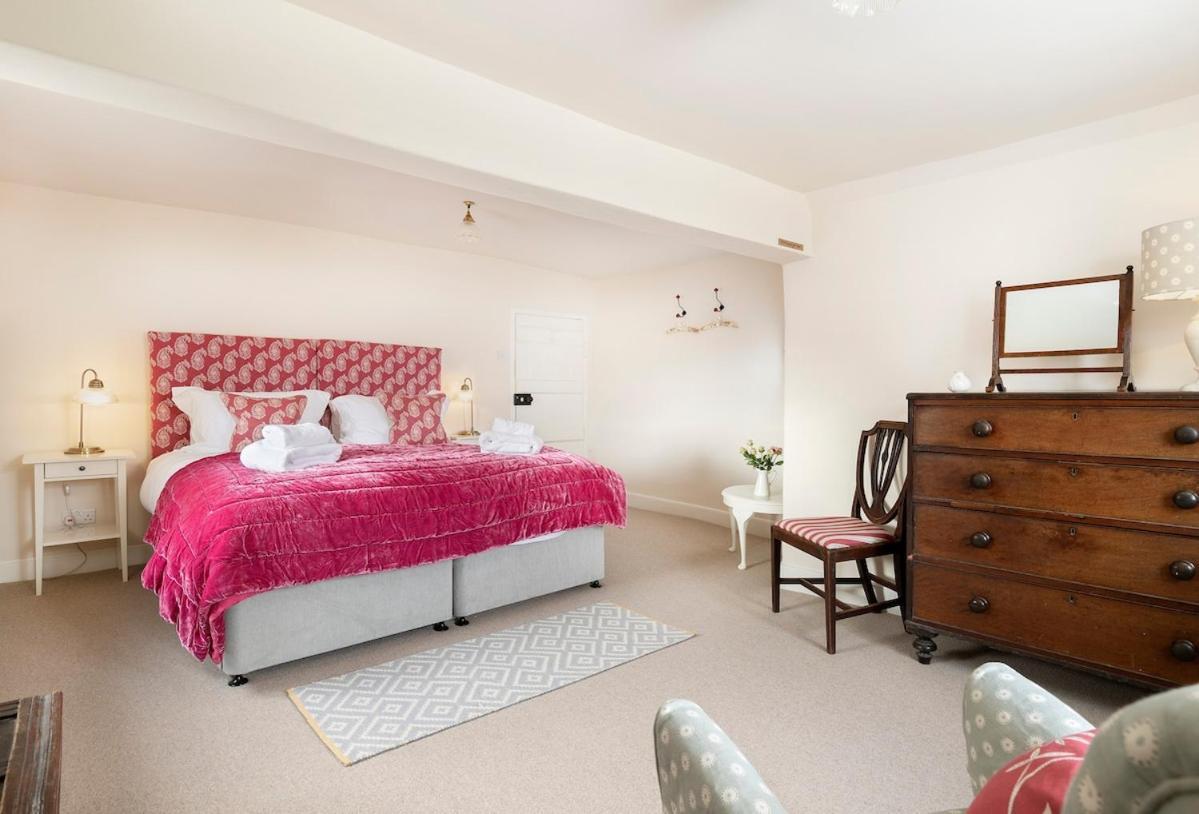 Beautiful Cotswold Farmhouse With Hot Tub แมนเชสเตอร์ ภายนอก รูปภาพ