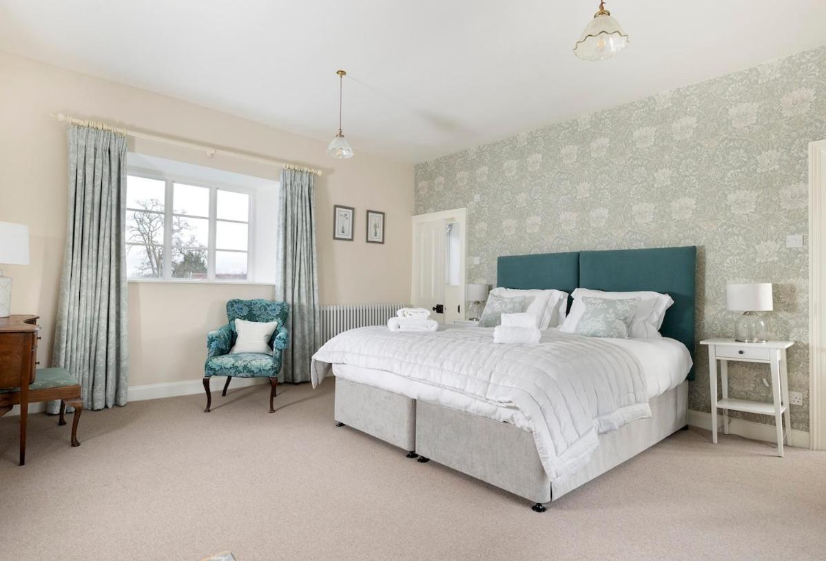 Beautiful Cotswold Farmhouse With Hot Tub แมนเชสเตอร์ ภายนอก รูปภาพ