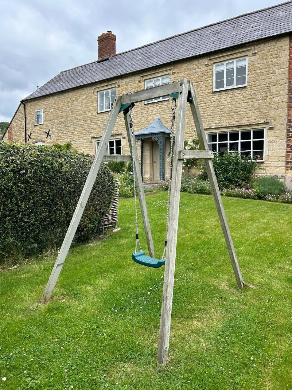 Beautiful Cotswold Farmhouse With Hot Tub แมนเชสเตอร์ ภายนอก รูปภาพ
